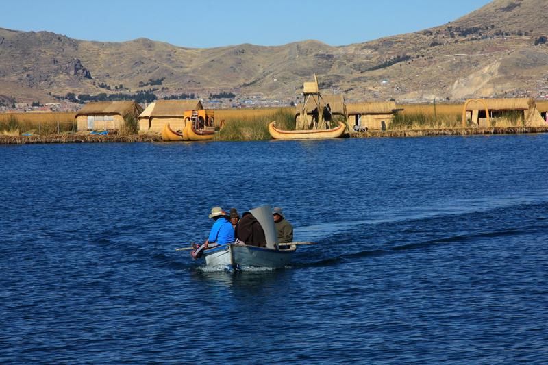 760-Lago Titicaca,isole galleggianti,13 luglio 2013.JPG